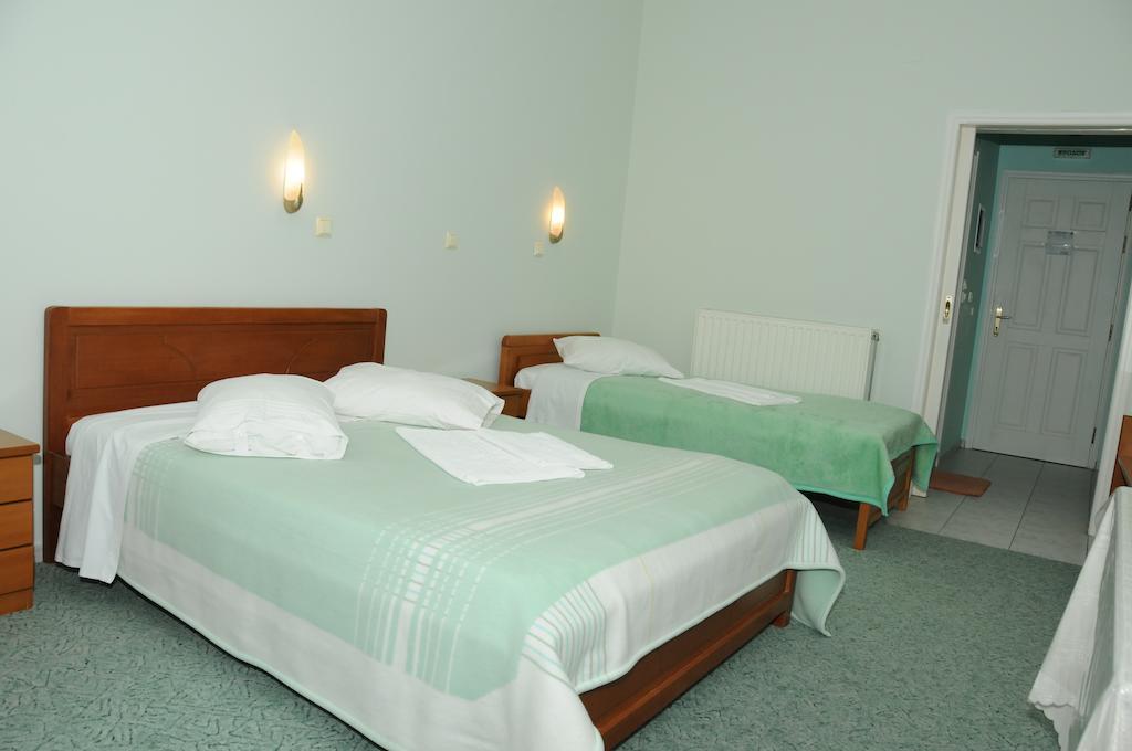 Costa-Rini Hotel Leonídion Zimmer foto