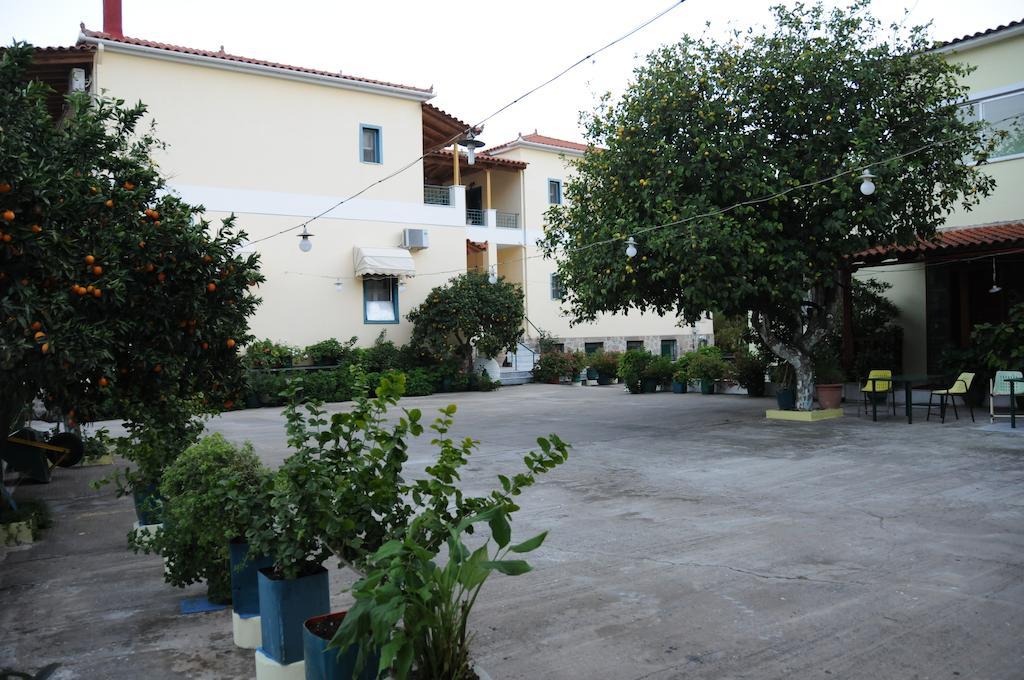 Costa-Rini Hotel Leonídion Exterior foto